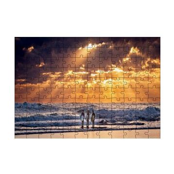 Cakapuzzle Günbatımında Okyanus ve Sahilde Sörfçüler 120 Parça Ahşap Puzzle