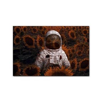 Cakapuzzle Günebakan Tarlasında Astoronot Görseli 120 Parça Ahşap Puzzle