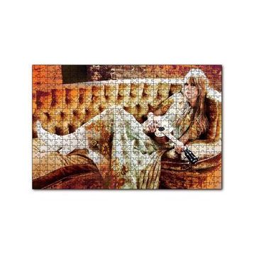 Cakapuzzle Kanepede Gitar Çalan Sarışın Kız 120 Parça Ahşap Puzzle