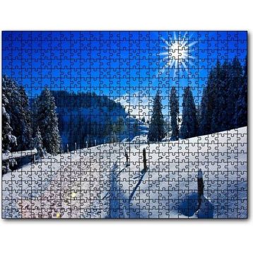 Cakapuzzle Karla Kaplı Ağaçlar ve Zirvede Güneşli Bir Gün 255 Parça Puzzle
