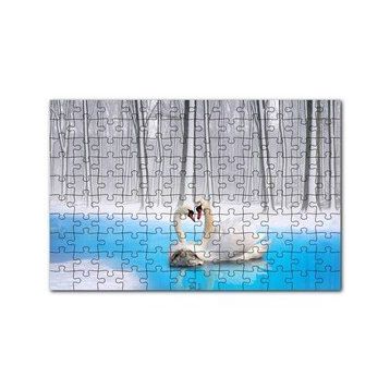 Cakapuzzle Karlı ve Buzlu Göldeki Romantik Kuğu Çifti 120 Parça Ahşap Puzzle