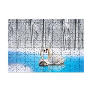 Cakapuzzle Karlı ve Buzlu Göldeki Romantik Kuğu Çifti 120 Parça Ahşap Puzzle