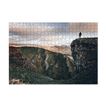 Cakapuzzle Kayalıklardaki Yalnız Adam 255 Parça Puzzle