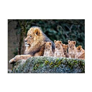 Cakapuzzle Kayanın Üzerinde Erkek Aslan ve Sevimli Yavruları 120 Parça Ahşap Puzzle
