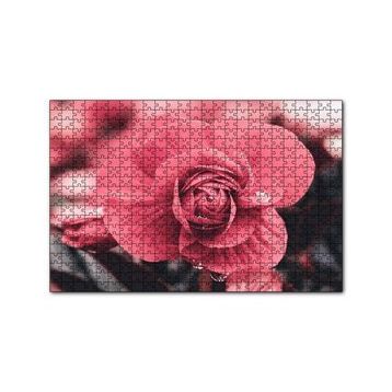 Cakapuzzle Kırmızı Çiçek ve Damlalar Yakın Plan 120 Parça Ahşap Puzzle
