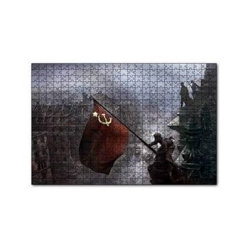 Cakapuzzle Kızıl Zeminde Sarı Orak Çekiç Bayrak 255 Parça Puzzle