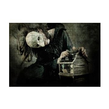 Cakapuzzle Korkunç Maskeli Yaratık ve Mini Ağaç Kulübesi 255 Parça Puzzle