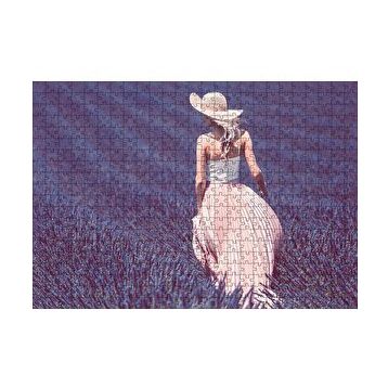 Cakapuzzle Lavanta Tarlasında Yürüyen Şapkalı Kadın 120 Parça Ahşap Puzzle