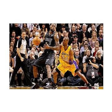 Cakapuzzle Lebron James Kobe Bryanta Karşı 120 Parça Ahşap Puzzle