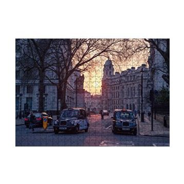 Cakapuzzle Londrada Günbatımında Binalar ve Taksiler 120 Parça Ahşap Puzzle