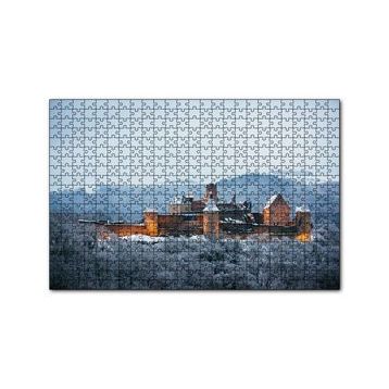 Cakapuzzle Lüksemburg Bourscheid Kalesi ve Karlı Tepeler 120 Parça Ahşap Puzzle