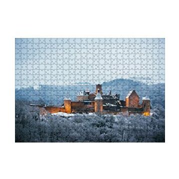 Cakapuzzle Lüksemburg Bourscheid Kalesi ve Karlı Tepeler 120 Parça Ahşap Puzzle