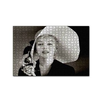 Cakapuzzle Marilyn Monroe Güllü Beyaz Şapkası Gülümsemesi 120 Parça Ahşap Puzzle