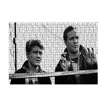 Cakapuzzle Marlon Brando ve Çocuk Tel Örgüler 120 Parça Ahşap Puzzle
