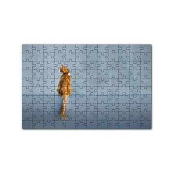 Cakapuzzle Mavi Duvar Önündeki Sarı Kedi 120 Parça Ahşap Puzzle