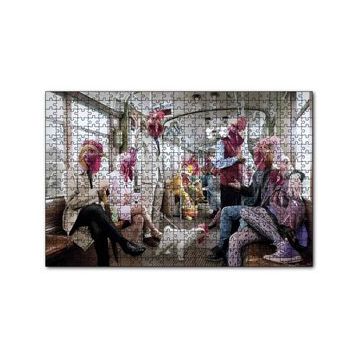 Cakapuzzle Metroda Tavuk Başlıklı Komik İnsanlar 120 Parça Ahşap Puzzle