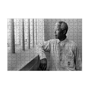 Cakapuzzle Nelson Mandela Parmaklıklar Ardında 120 Parça Ahşap Puzzle