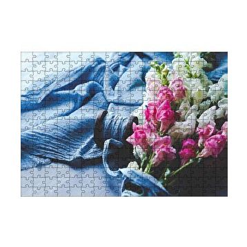 Cakapuzzle Pembe Beyaz Çiçekli Buket ve Mavi Kumaş 120 Parça Ahşap Puzzle