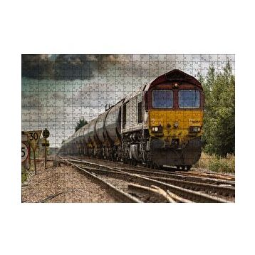 Cakapuzzle Raylar Tren ve Bulutlu Gökler 120 Parça Ahşap Puzzle