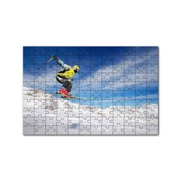 Cakapuzzle Sarı ve Beyaz Ceketli Spor Kayakçı 120 Parça Ahşap Puzzle