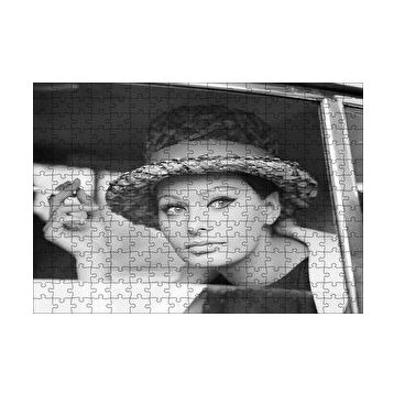 Cakapuzzle Sophia Loren Otomobilde 120 Parça Ahşap Puzzle