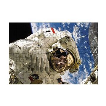 Cakapuzzle Uzaydaki Astronot 120 Parça Ahşap Puzzle