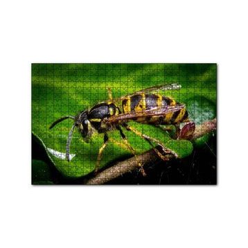 Cakapuzzle Yapraktan Su İçen Eşek Arısı Makro Çekim 120 Parça Ahşap Puzzle