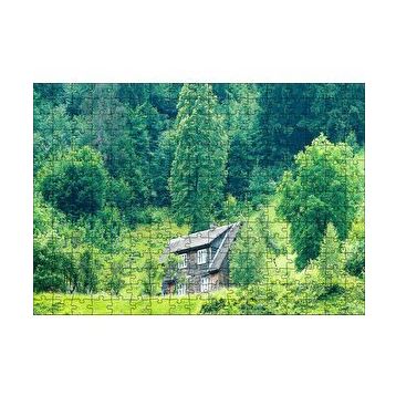 Cakapuzzle Yemyeşil Orman ve Önündeki Ahşap Ev 120 Parça Ahşap Puzzle