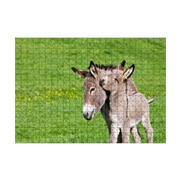 Cakapuzzle Yeşil Çayırda Gri Anne Eşek ve Sıpası 120 Parça Ahşap Puzzle