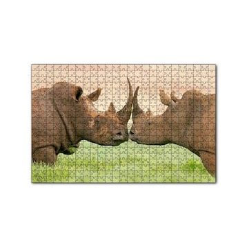 Cakapuzzle Yeşil Çayırdaki Erkek ve Dişi Gergedan 120 Parça Ahşap Puzzle