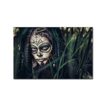 Cakapuzzle Yeşil Yapraklar Arasında Yüzü Boyalı Kadın 120 Parça Ahşap Puzzle