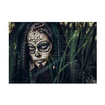 Cakapuzzle Yeşil Yapraklar Arasında Yüzü Boyalı Kadın 120 Parça Ahşap Puzzle