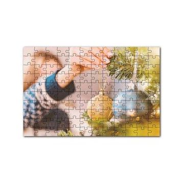 Cakapuzzle Yılbaşı Ağacını Süsleyen Kadın Eli 120 Parça Ahşap Puzzle