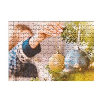Cakapuzzle Yılbaşı Ağacını Süsleyen Kadın Eli 120 Parça Ahşap Puzzle