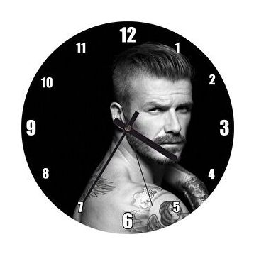 Cakasaat David Beckham Üstü Çıplak Karanlık Arkaplan Duvar Saati