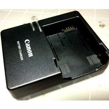 Canon LC-E8E Batarya Şarj Ünitesi