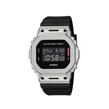 Casio GM-5600M-1DR Erkek Kol Saati