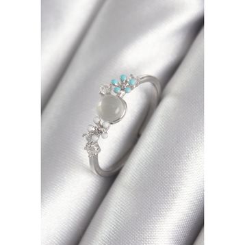 Clariss BYK3044 Pirinç Gümüş Renk Zirkon Taş Detaylı Beyaz Sedefli Çiçek Model Kadın Yüzük
