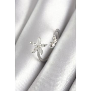 Clariss BYK3070 Pirinç Gümüş Renk Zirkon Taşlı Çiçek Model Kalp Detay Kadın Yüzük