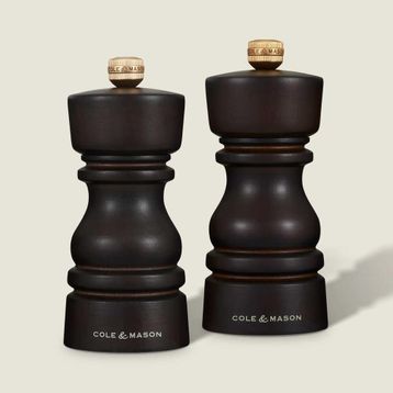 Cole & Mason London Çikolata Renkli Ahşap 130 mm Tuz ve Biber Değirmenleri
