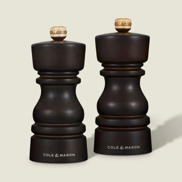 Cole & Mason London Çikolata Renkli Ahşap 130 mm Tuz ve Biber Değirmenleri