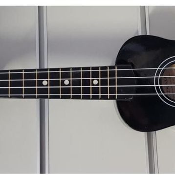 Cremonia AU01L-21BK Soprano Ukulele