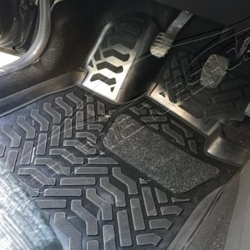 Dacia Duster 4x4 4WD 2016 Model 3D Havuzlu Paspas