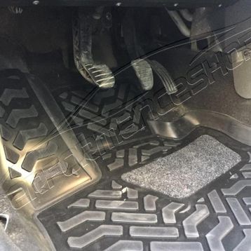 Dacia Duster 4x4 4WD 2016 Model 3D Havuzlu Paspas