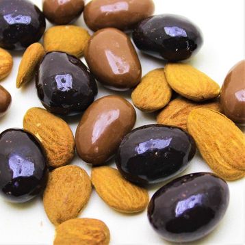 Dark Brown 500 gr Bademli Çikolata Dolgulu Bitter Ve Sütlü Draje