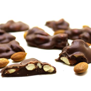 Dark Brown 750 gr Kayısı Çekirdekli Sütlü Roche Çikolatası