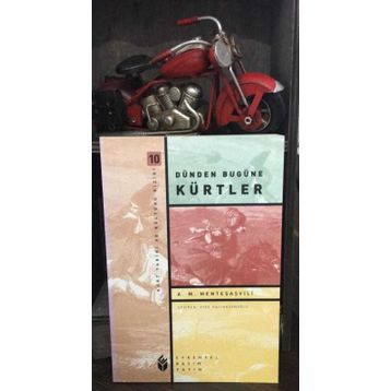 DÜNDEN BUGÜNE KÜRTLER - A. M. MENTEŞAŞVİLİ