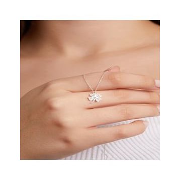Elika Silver 925 Ayar Taşlı Yonca Model Kadın Gümüş Kolye