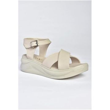 Fox Shoes P7133302 09 Kalın Tabanlı Günlük Bej Kadın Sandalet