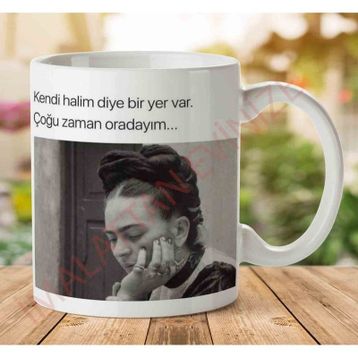 Frida Kahlo Kendi Halim Baskılı Kupa